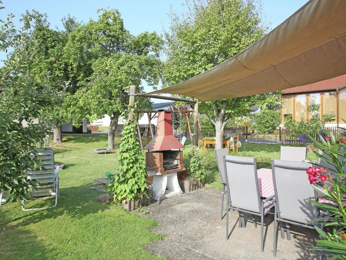 Apartment With Terrace And Pool In The Garden Pracht Bagian luar foto
