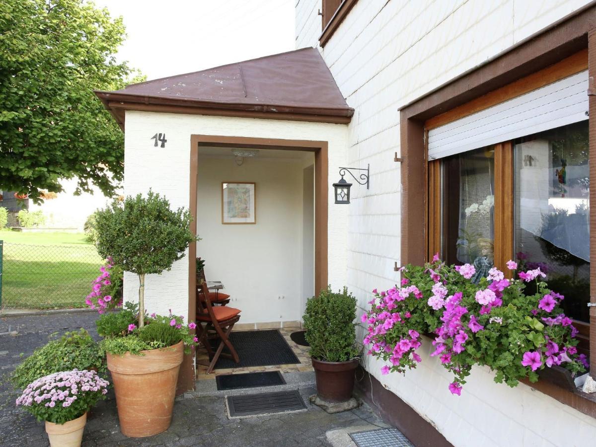 Apartment With Terrace And Pool In The Garden Pracht Bagian luar foto