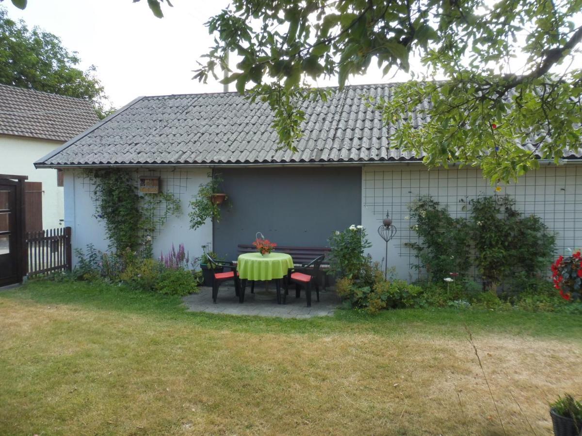 Apartment With Terrace And Pool In The Garden Pracht Bagian luar foto